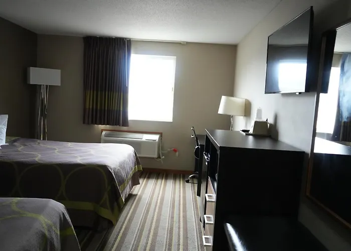24 & Hotel Watseka