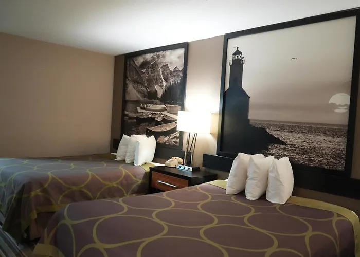 Hotel 24 & Watseka